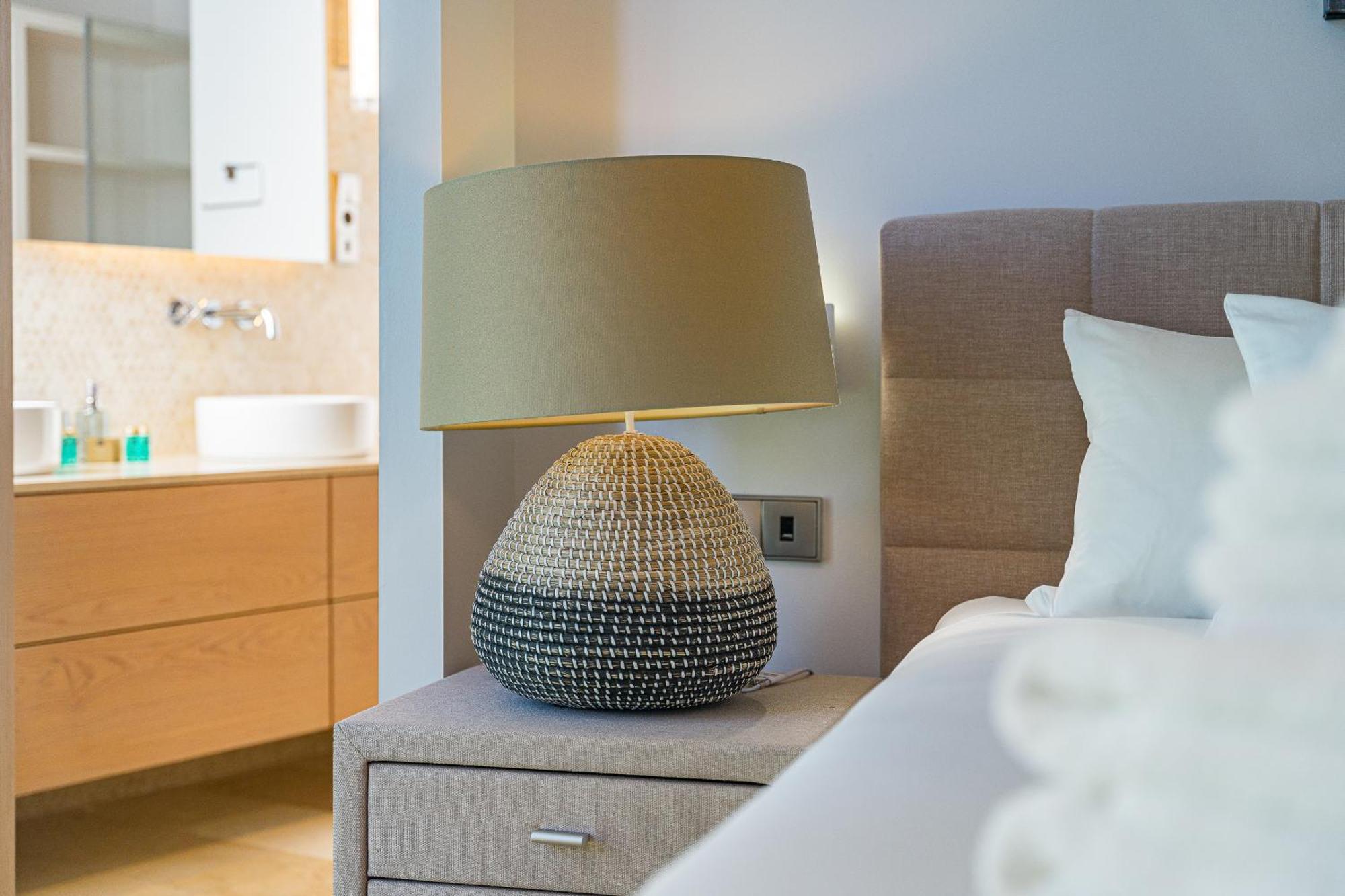 Serenity Heights - Luxury Concierge Services Адехе Екстериор снимка