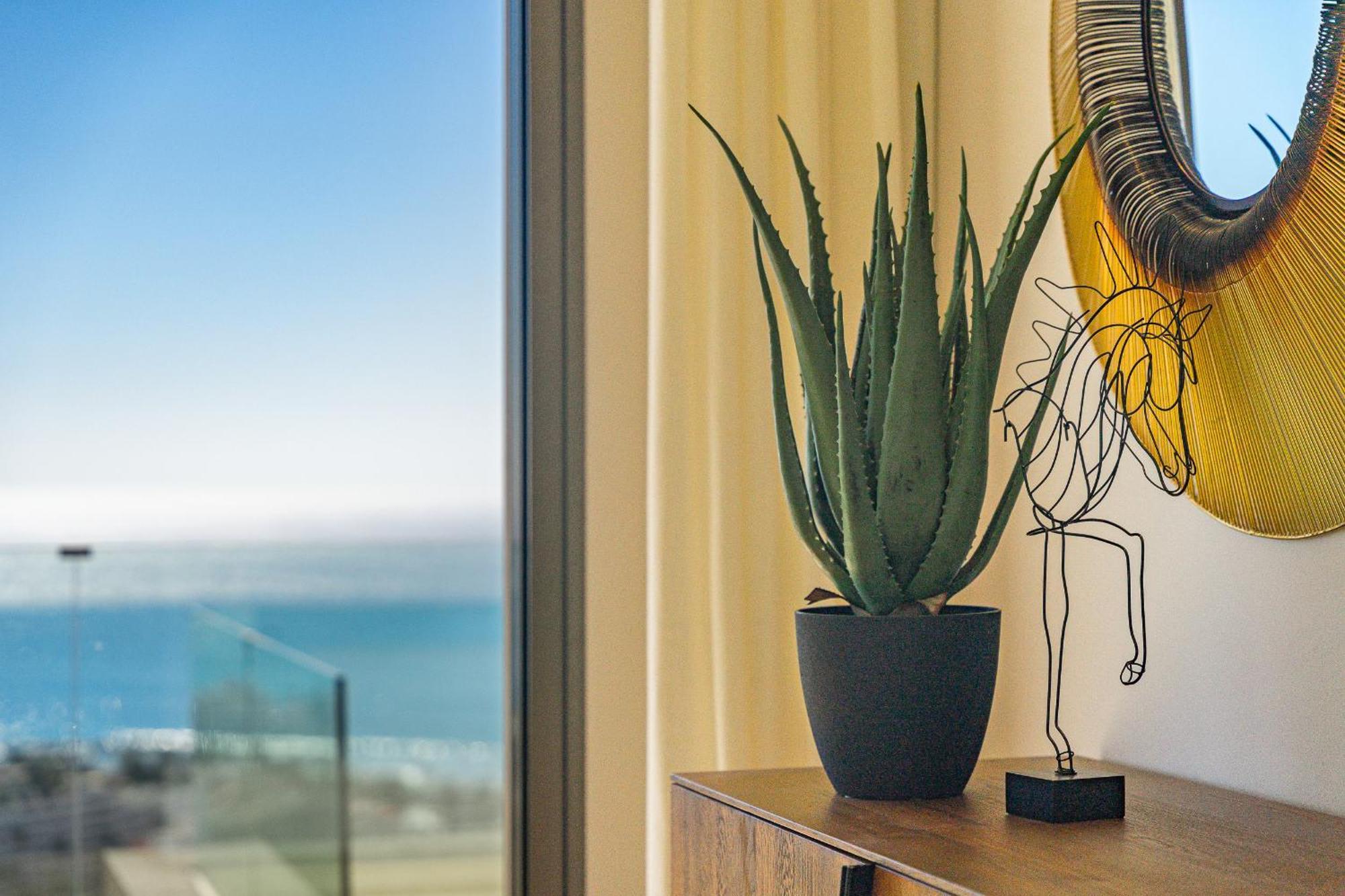 Serenity Heights - Luxury Concierge Services Адехе Екстериор снимка